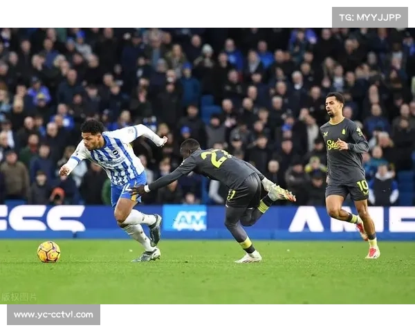 埃弗顿盖耶因与队友冲突掌掴对手,开场不久即染红离场